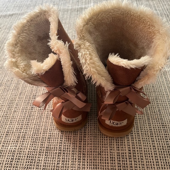 Uggs Bailey bow II -size 11 - Picture 6 of 7